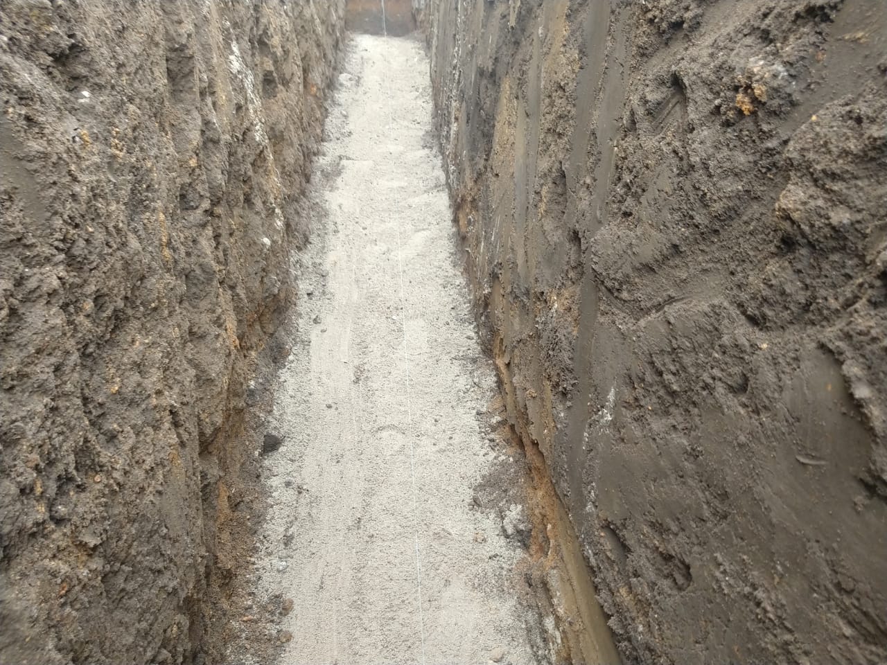 TENDIDO DE CAMA DE ARENA PARA TUBERIAS.